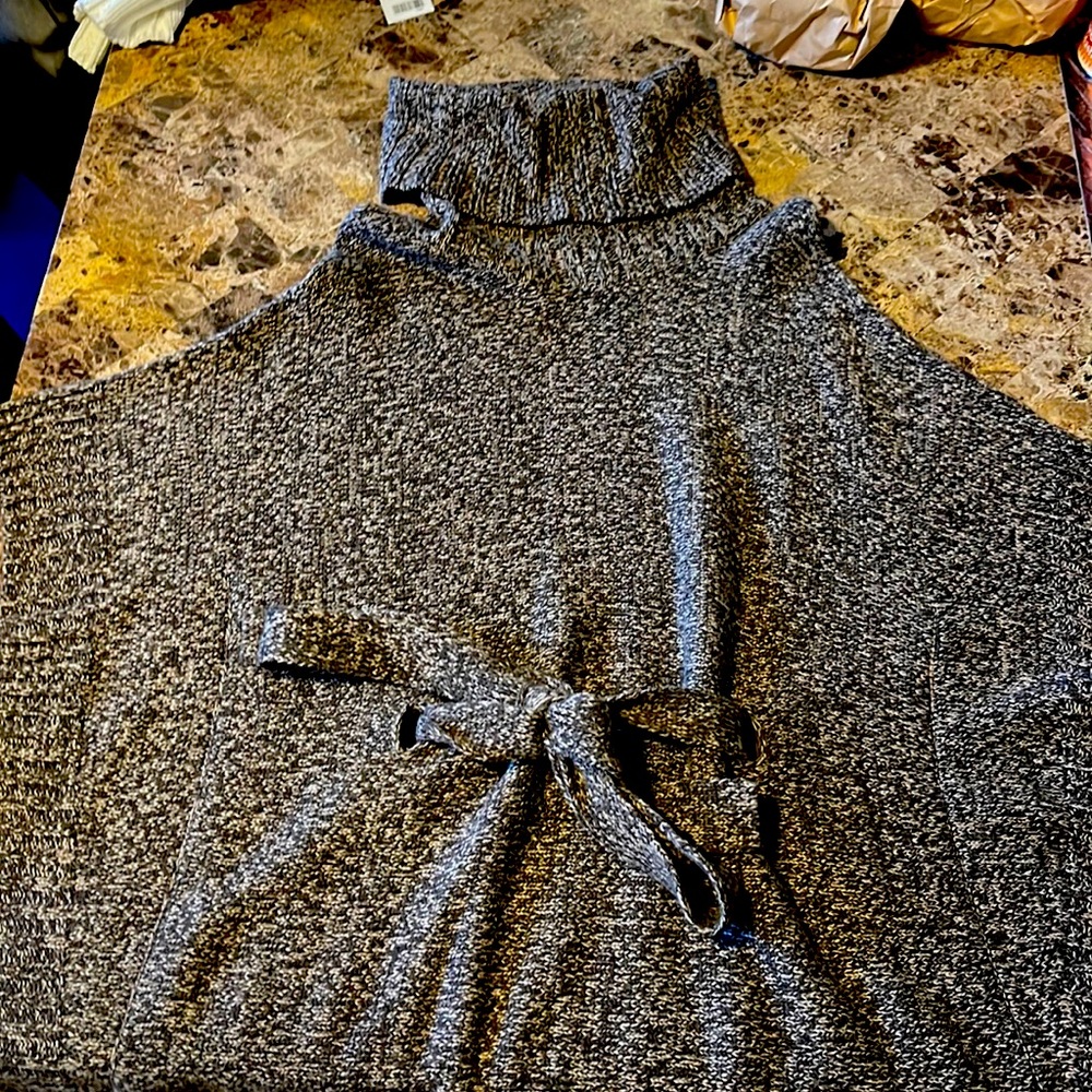 NWOT New York & Company Cowl Neck Poncho ✨